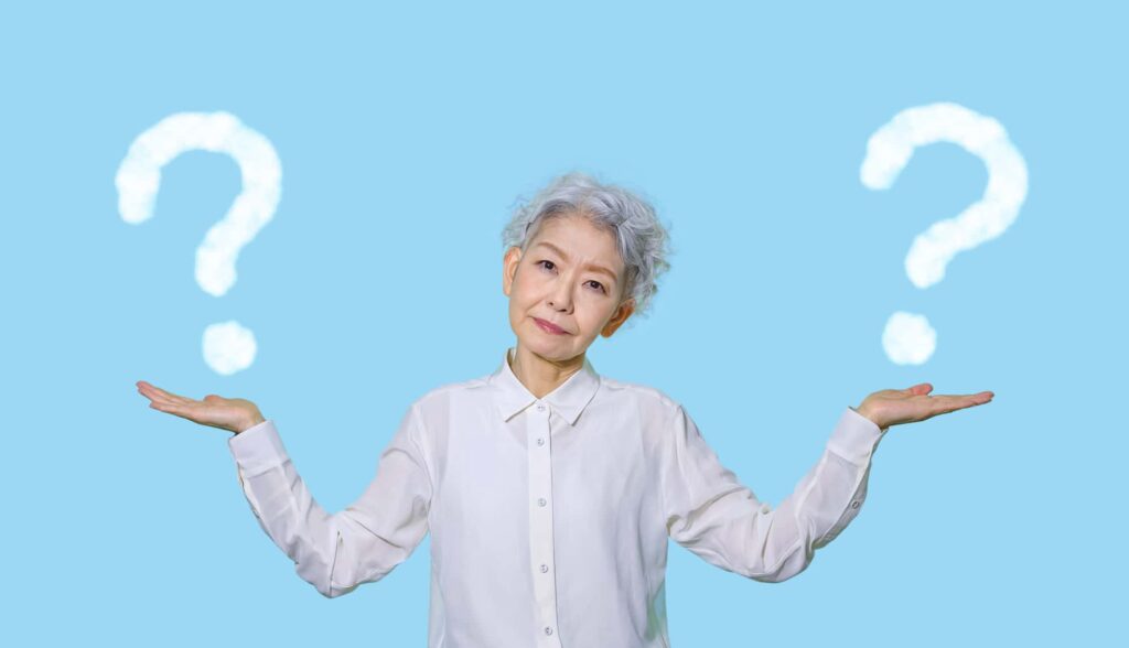 インプラント治療は痛いのか考える女性