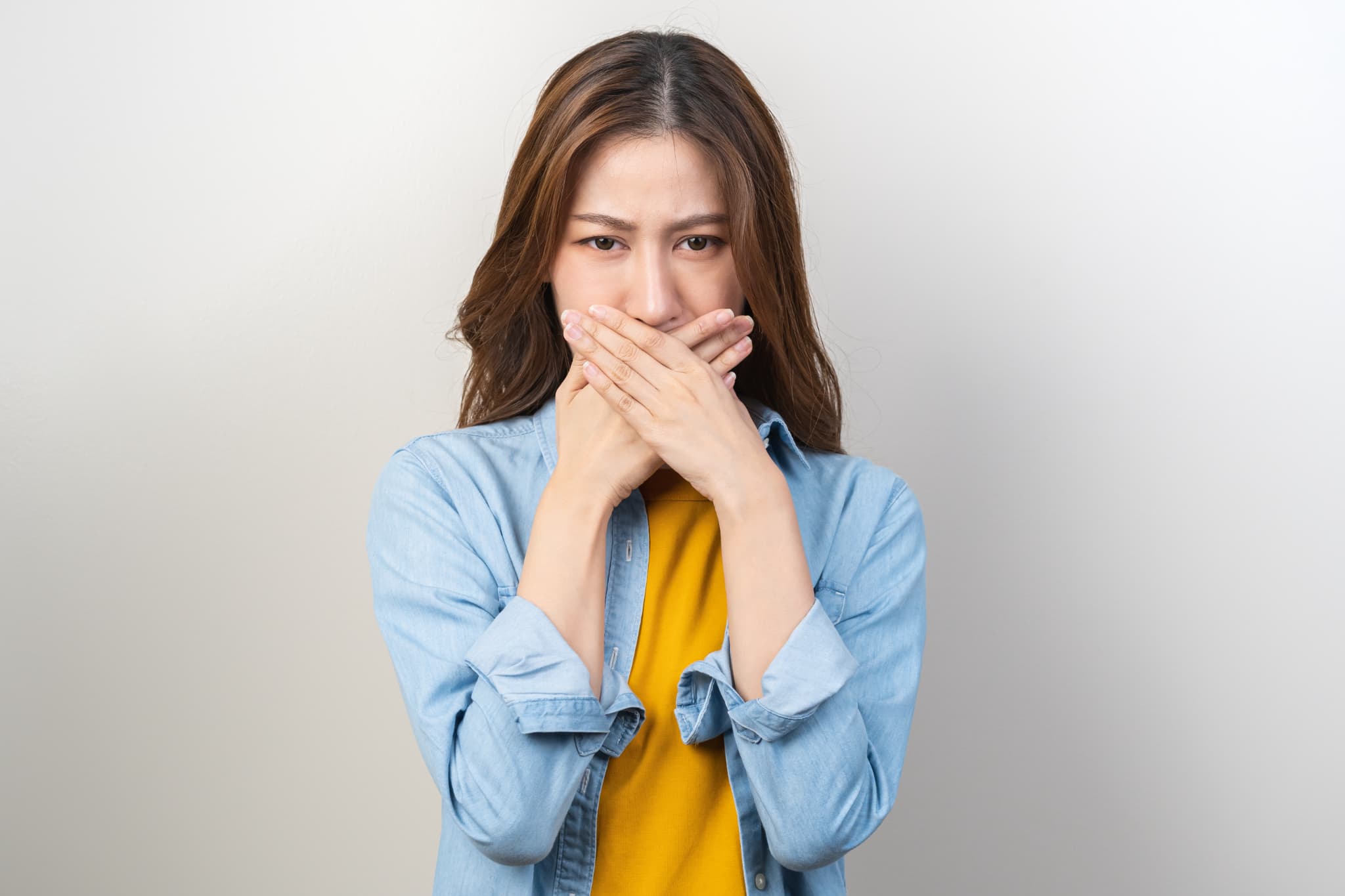 口臭が気になっている女性